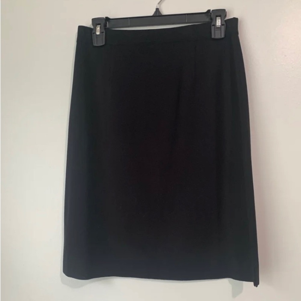 Misook elastic waist Black straight skirt Medium Petite 

41/80
